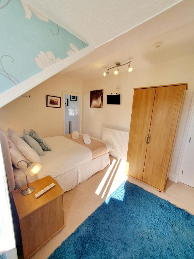 חלנדודנו Cleave Court Guest House מראה חיצוני תמונה