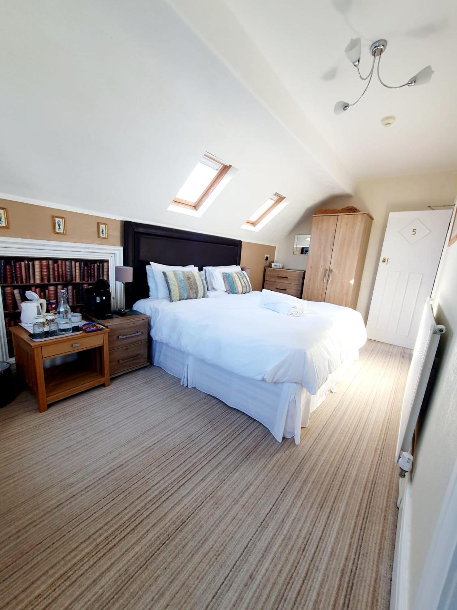 חלנדודנו Cleave Court Guest House מראה חיצוני תמונה