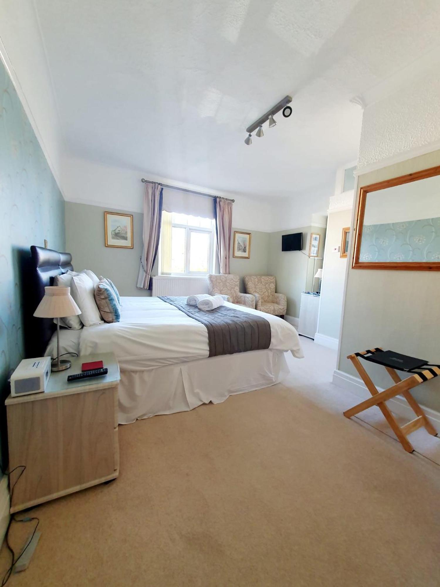 חלנדודנו Cleave Court Guest House מראה חיצוני תמונה