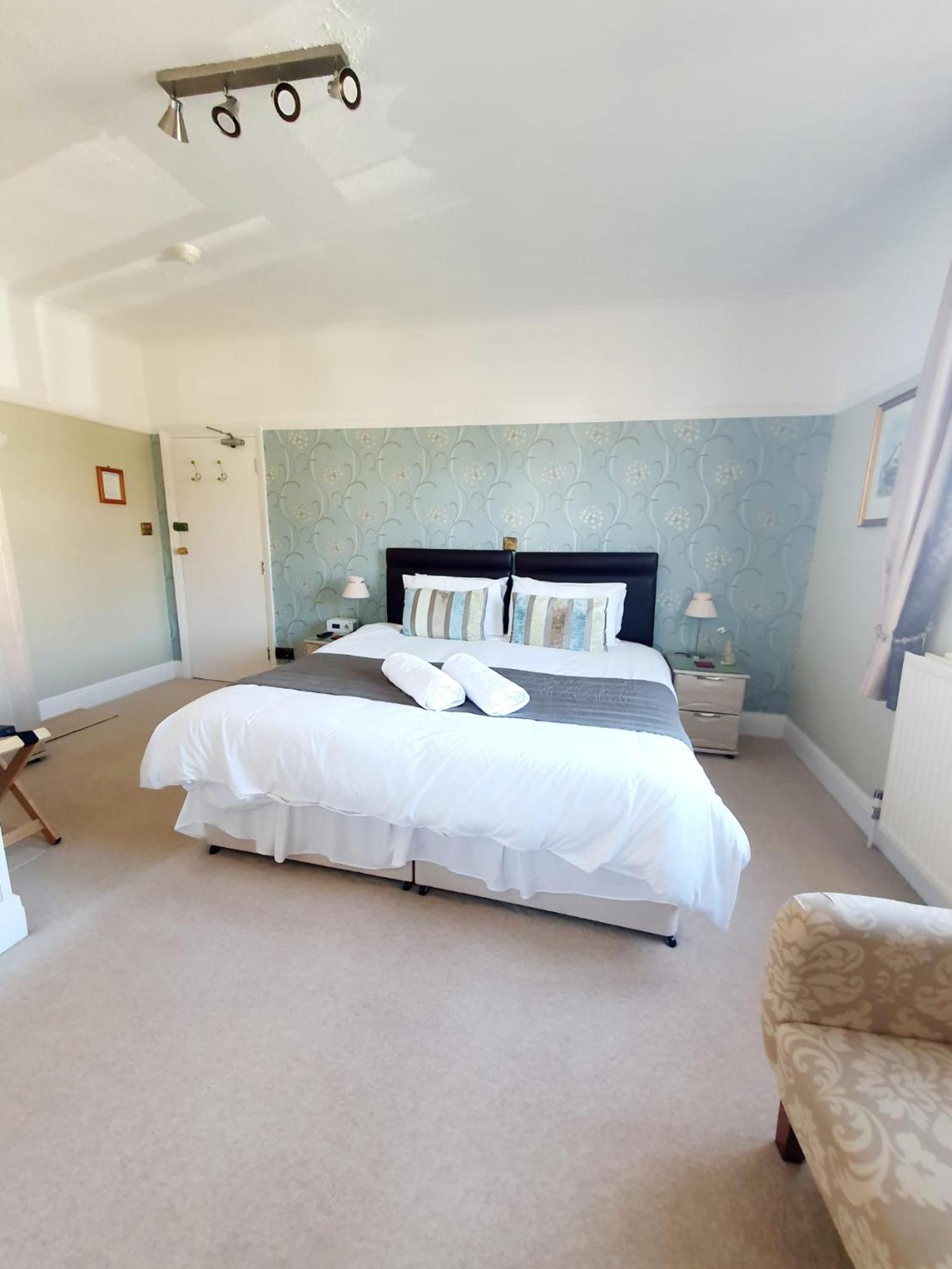 חלנדודנו Cleave Court Guest House מראה חיצוני תמונה