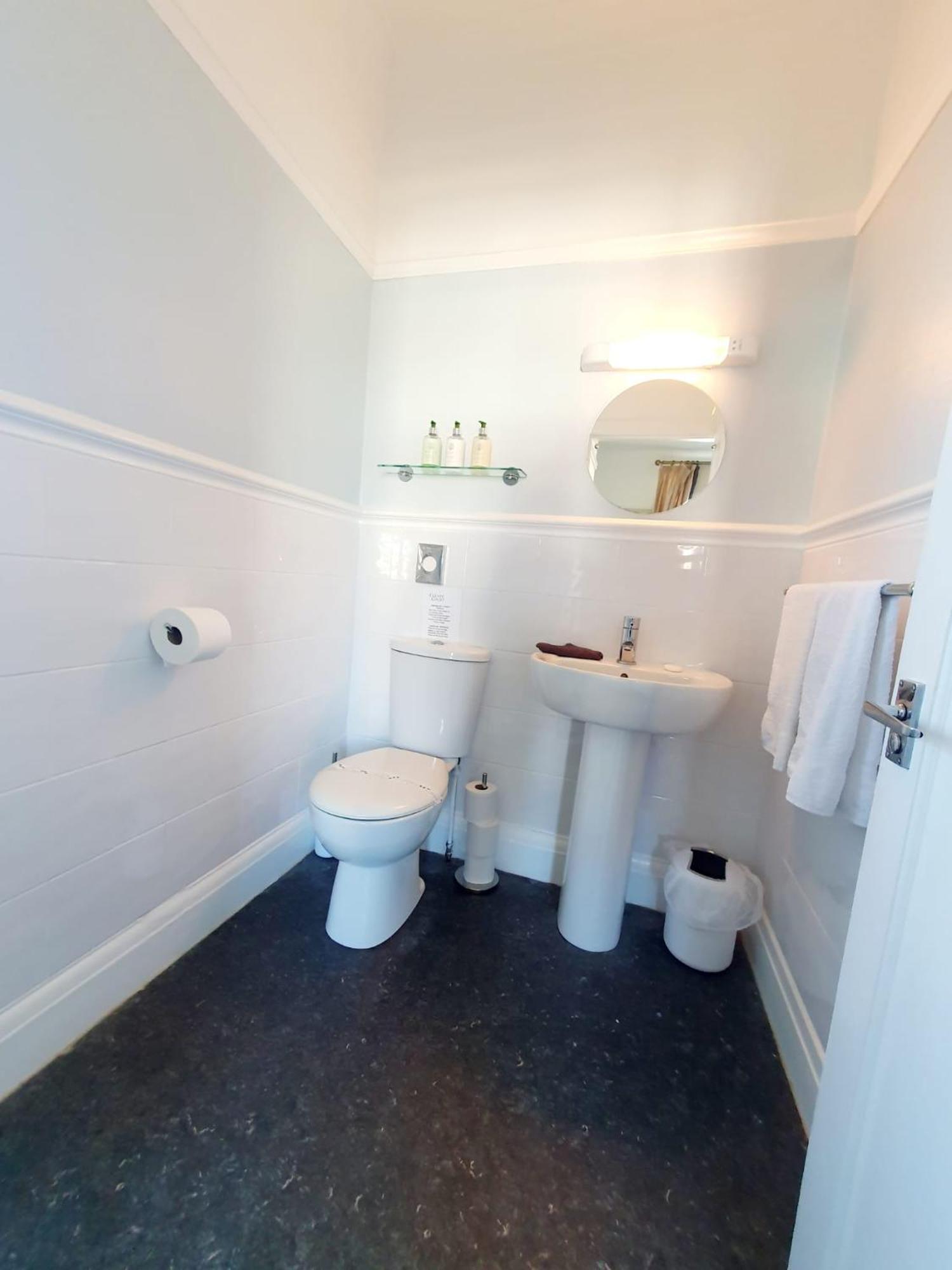 חלנדודנו Cleave Court Guest House מראה חיצוני תמונה